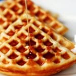 Waffle de pecã com calda – sem glúten