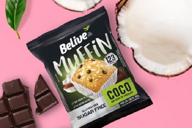 Muffin de coco com gotas de chocolate