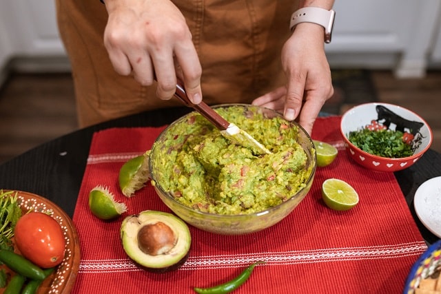 Hambúrgue tipo tex-mex com guacamole de limão