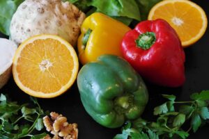 Salada de pimentões assados, tomate e limão
