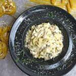 Talharim com bacon e espinafre
