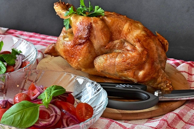 Frango assado com legumes e especiarias