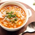 Sopa de gengibre com carne de porco e shiitake